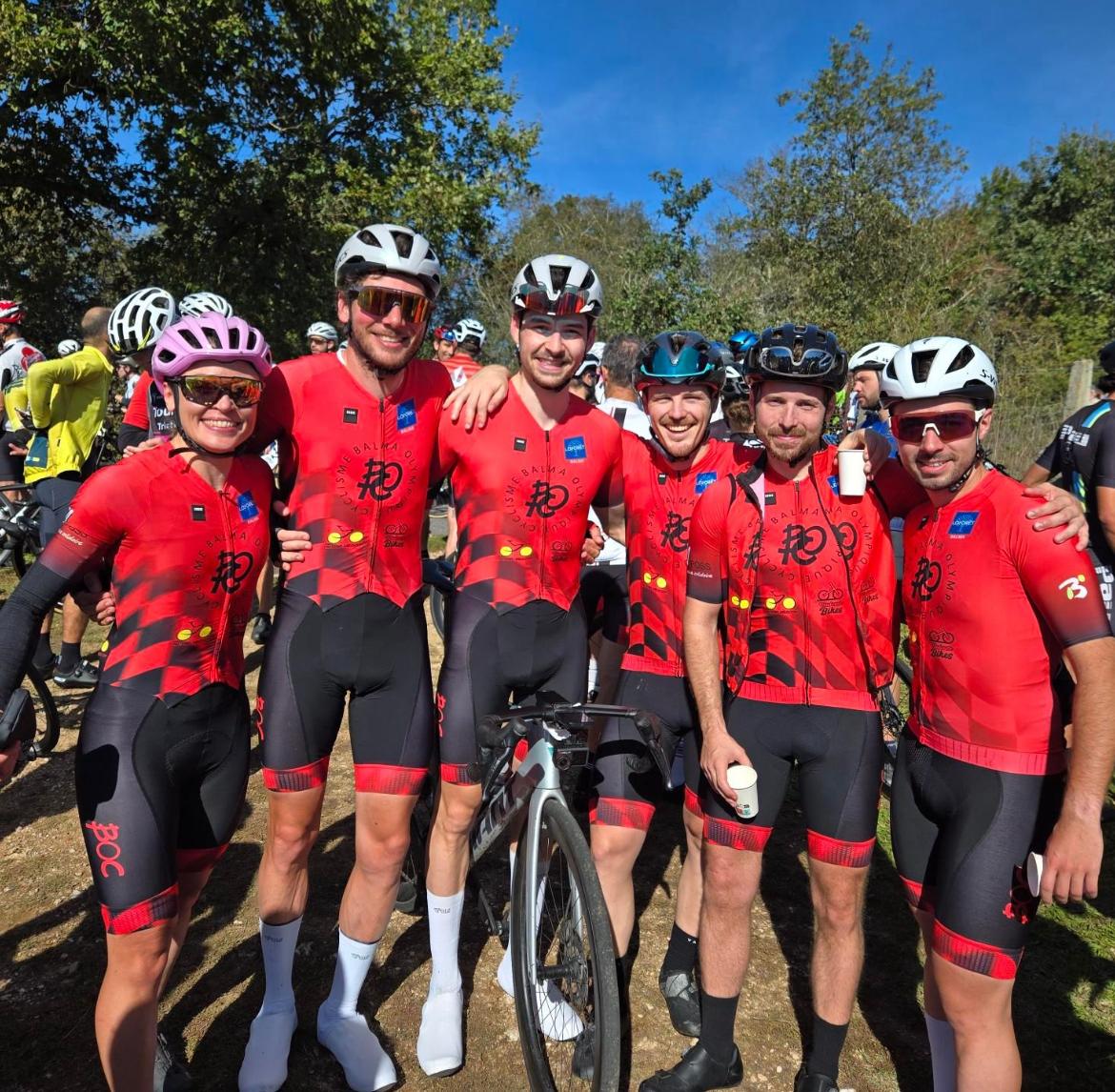 Cyclistes du BOC en route vers Puycelsi dans le Tarn